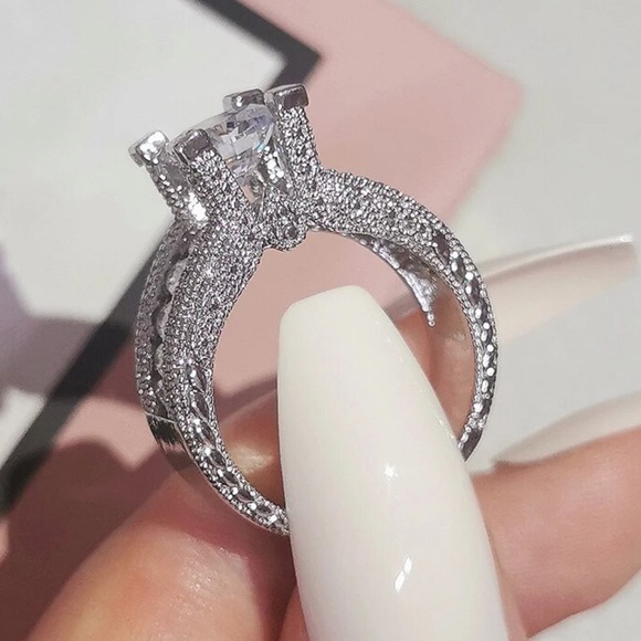 NEW LUXURY HALO 925 STERLING SILVER DIAMOND RING, BEAUTIFUL RING, SHINY RING - Picture 3 of 5